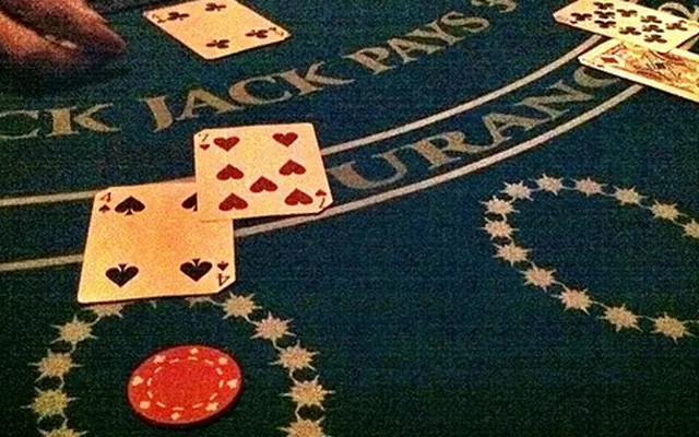 Blackjack-kortit pöydällä